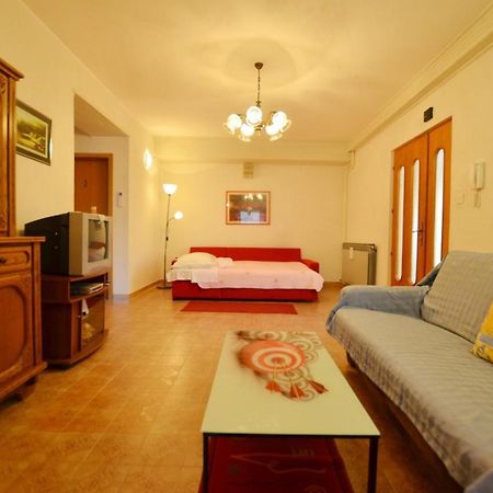 Miro Apartments Kanfanar Bagian luar foto