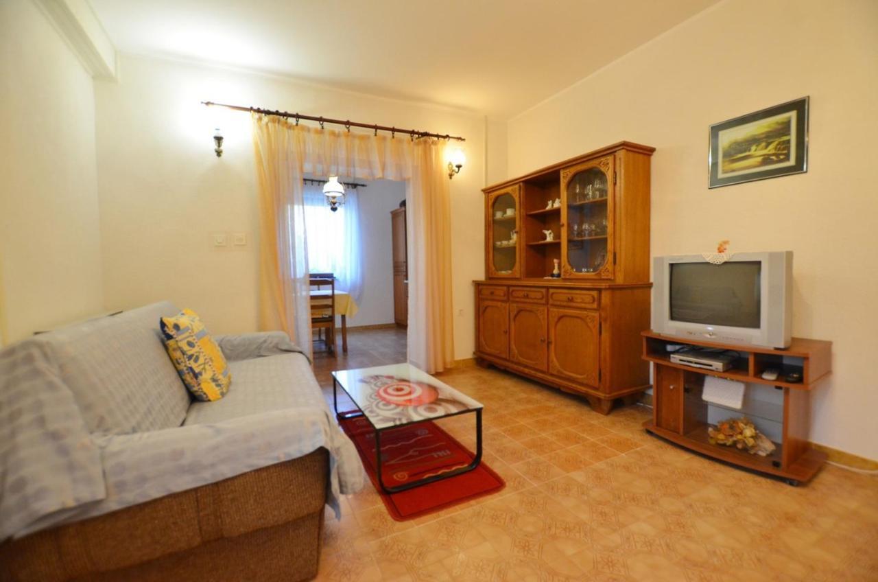 Miro Apartments Kanfanar Bagian luar foto