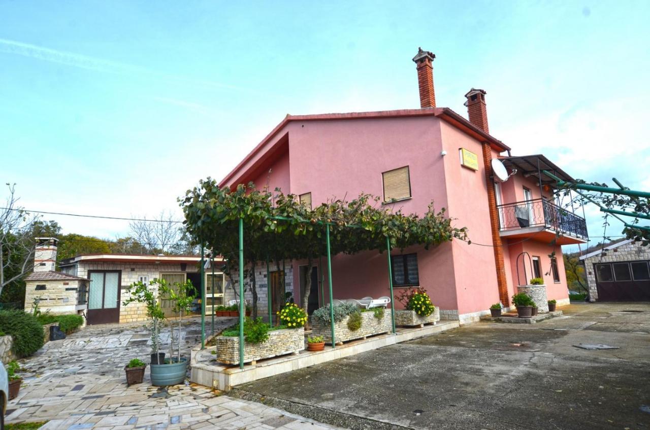 Miro Apartments Kanfanar Bagian luar foto