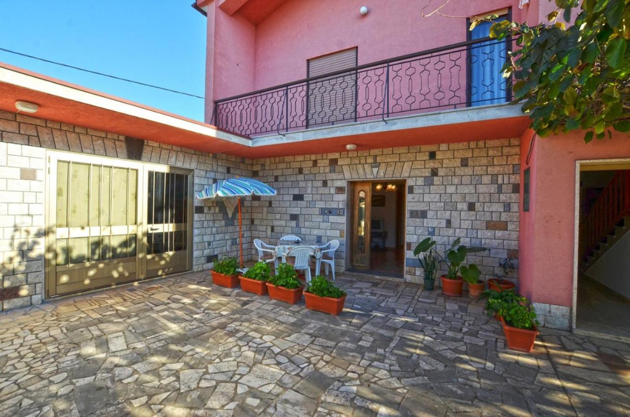 Miro Apartments Kanfanar Bagian luar foto